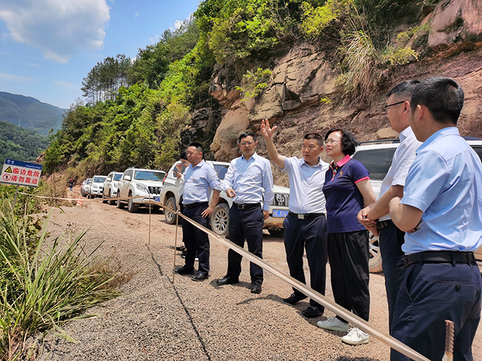四川省國資委黨委委員、副主任游代麗到鎮(zhèn)廣高速王通段A1合同段調(diào)研工作