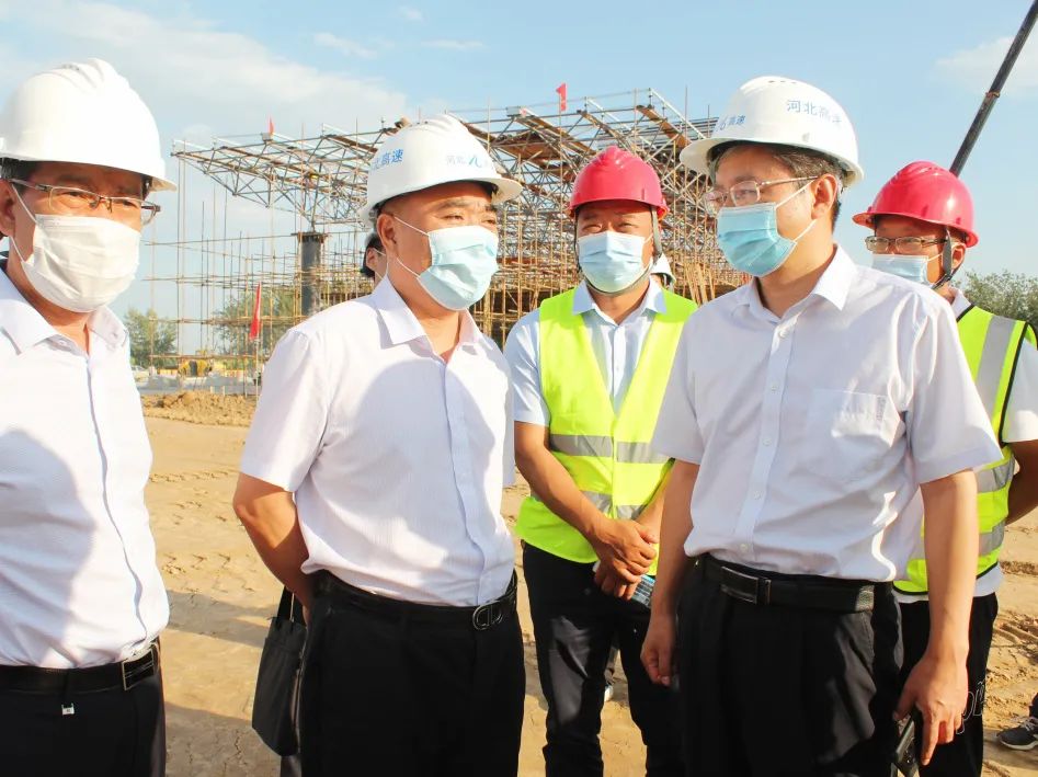 河北高速集團(tuán)黨委副書記、副董事長、總經(jīng)理楊榮博深入石家莊東、石家莊南收費(fèi)站改建工程項目檢查工作