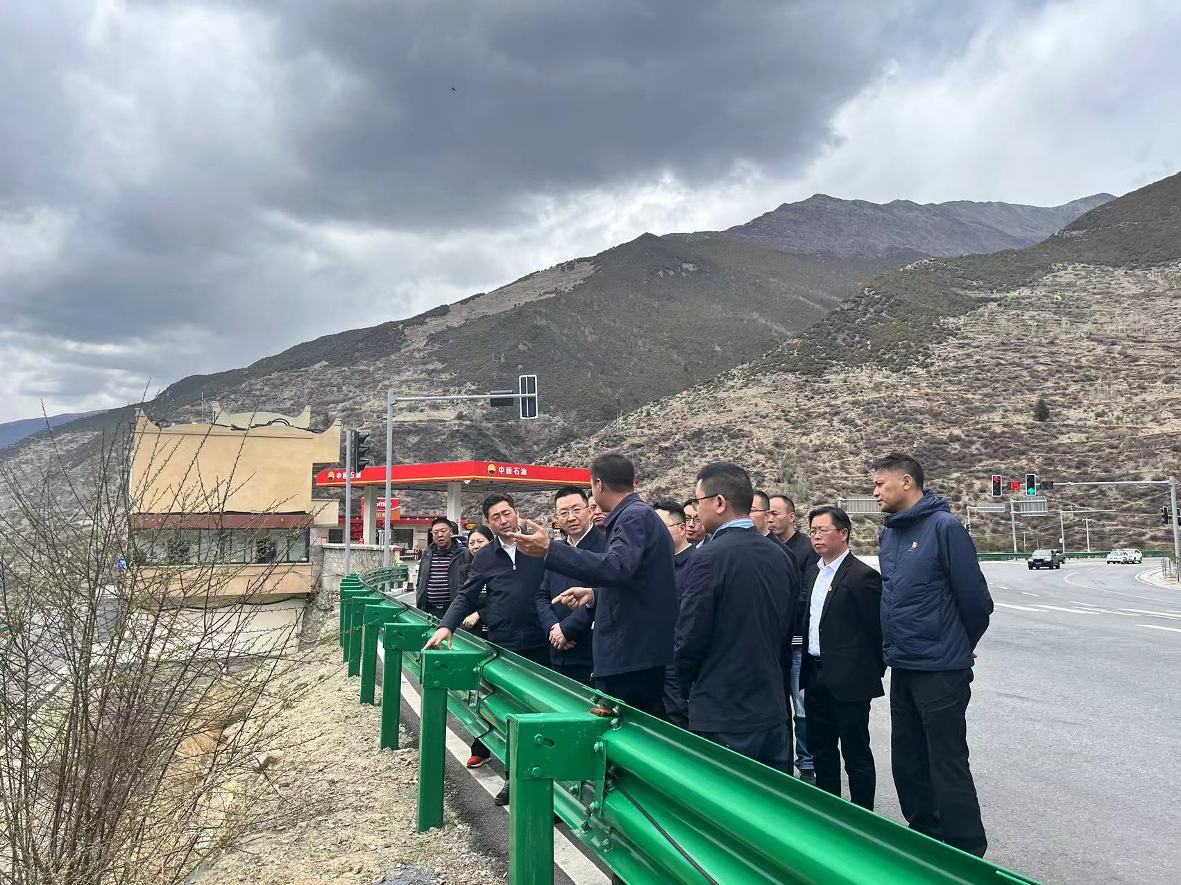 阿壩州委常委、州紀委書記、監(jiān)委主任袁震到都四山地軌道交通項目DSZH標檢查指導工作